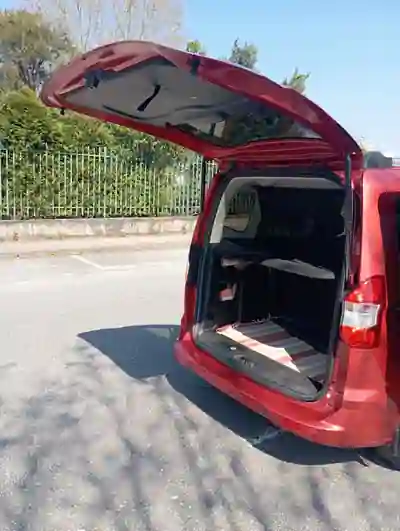 Ford Tourneo Courier 2017 - 10500 EUR, 122000 km - AUTO.MOTO.pt - 122000km - foto 8 de 13