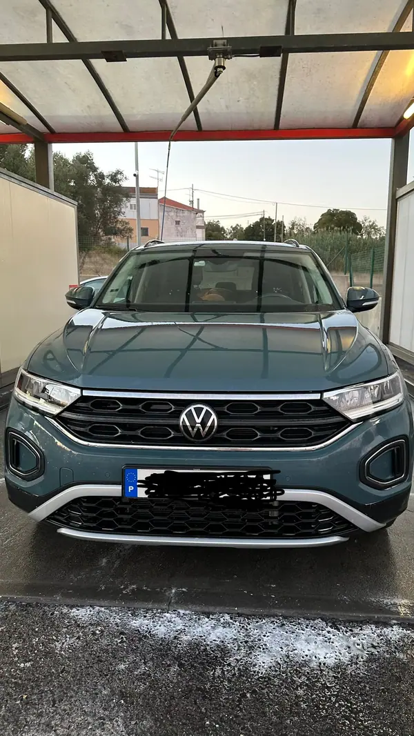 Volkswagen T-Roc 2023 — photo 2 of 13