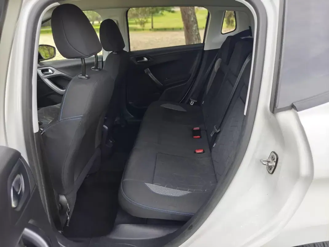 Peugeot 2008 2018 - 10399 EUR, 110600 km - AUTO.MOTO.pt - 110600km - foto 14 de 38
