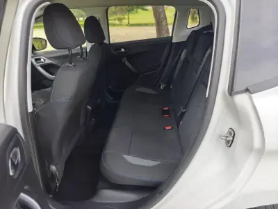 Peugeot 2008 2018 - 10399 EUR, 110600 km - AUTO.MOTO.pt - 110600km - foto 14 de 38
