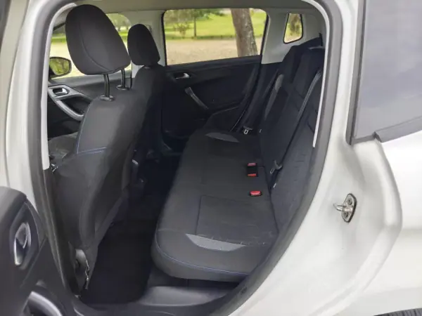 Peugeot 2008 2018 - 10399 EUR, 110600 km - AUTO.MOTO.pt - 110600km - foto 14 de 38