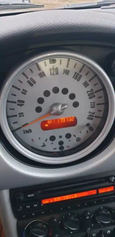 MINI One 2004 - 7990 EUR, 179700 km - AUTO.MOTO.pt - 179700km - foto 15 de 22