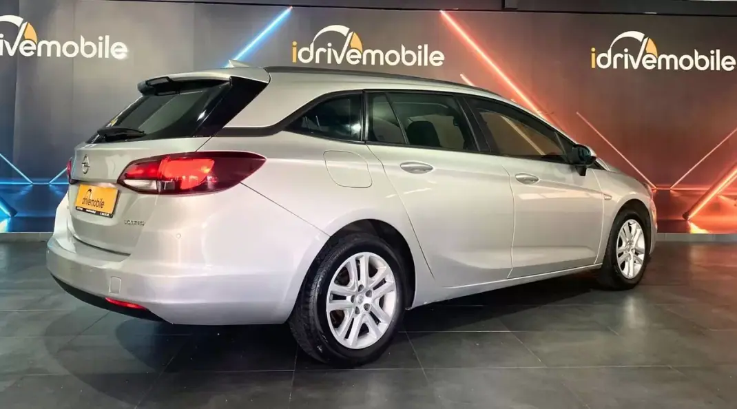 Opel Astra Sports Tourer 2018 - 8900 EUR, 209352 km - AUTO.MOTO.pt - 209352km - foto 18 de 22