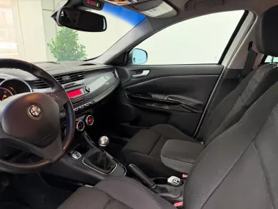 Alfa Romeo Giulietta 2011 - 7240 EUR, 206000 km - 206000km - foto 12 de 22