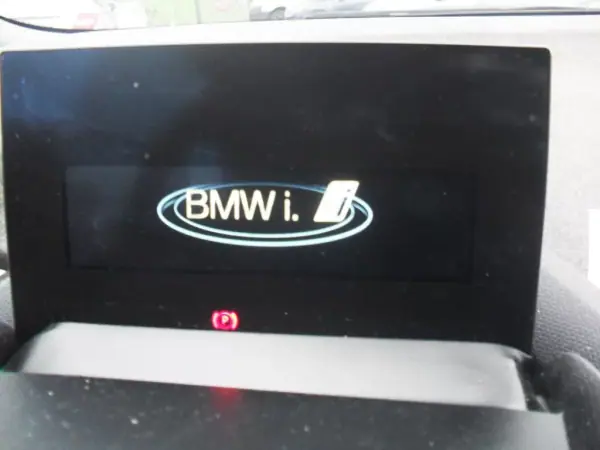 BMW i3 2018 - 17580 EUR, 93200 km - AUTO.MOTO.pt - 93200km - foto 20 de 28