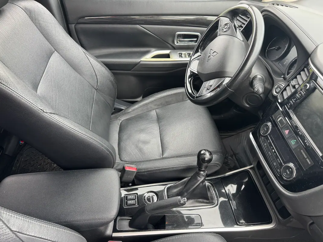 Mitsubishi Outlander 2017 - 15750 EUR, 185000 km - AUTO.MOTO.pt - 185000km - foto 7 de 15