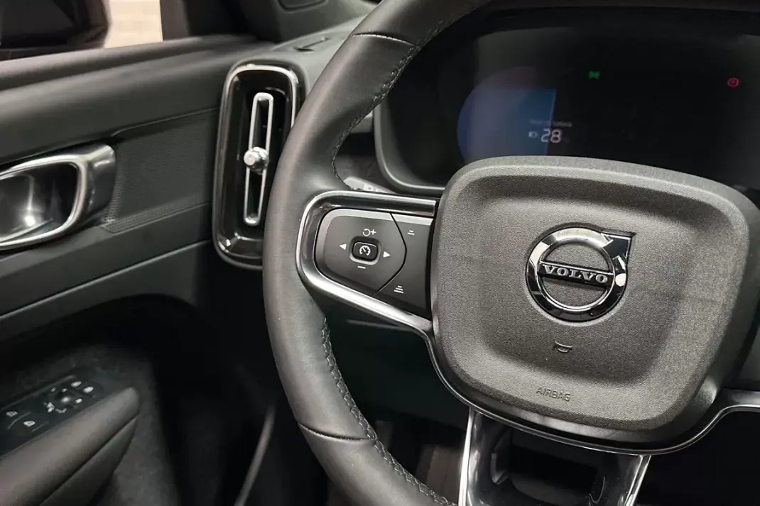 Volvo XC 40 2022 - 27950 EUR, 53768 km - AUTO.MOTO.pt - 53768km - foto 47 de 52