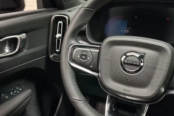 Volvo XC 40 2022 - 27950 EUR, 53768 km - AUTO.MOTO.pt - 53768km - foto 47 de 52