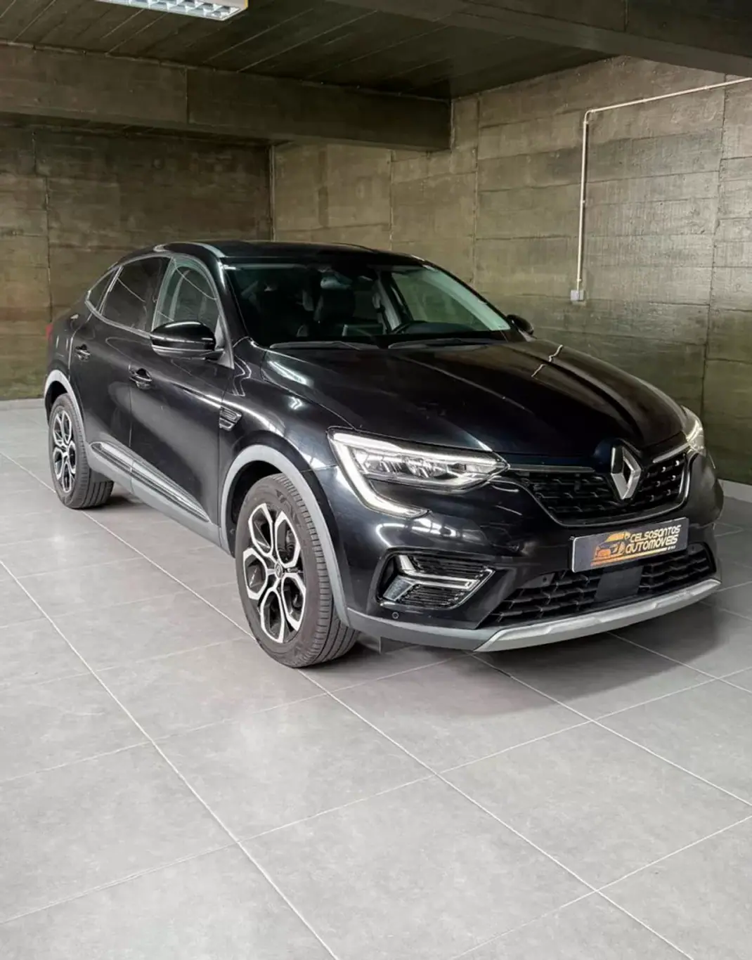 Renault Arkana 2023 - 20500 EUR, 65700 km - AUTO.MOTO.pt - 65700km - foto 1 de 15