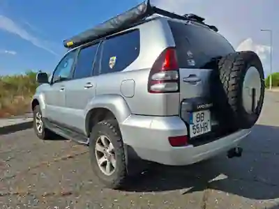 Toyota Land Cruiser Prado 2005 - 35000 EUR, 285000 km - AUTO.MOTO.pt - 285000km - foto 10 de 12