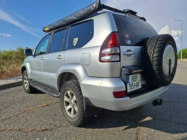 Toyota Land Cruiser Prado 2005 - 35000 EUR, 285000 km - AUTO.MOTO.pt - 285000km - foto 10 de 12