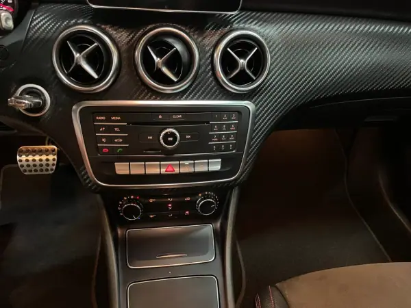 Mercedes-Benz A 180 2016 - 16950 EUR, 176659 km - AUTO.MOTO.pt - 176659km - foto 13 de 20