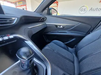 Peugeot 3008 2018 - 22500 EUR, 68000 km - AUTO.MOTO.pt - 68000km - foto 10 de 11