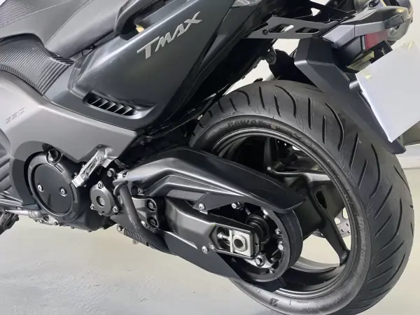 Yamaha TMAX 2015 - 8990 EUR, 25000 km - AUTO.MOTO.pt - 25000km - foto 25 de 26