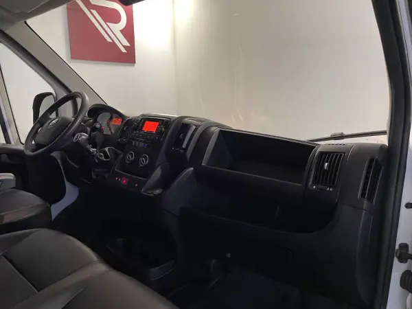 Opel Movano 2023 - 27500 EUR, 124000 km - 124000km - foto 17 de 29