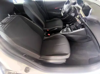 Peugeot 208 2020 - 11900 EUR, 247697 km - AUTO.MOTO.pt - 247697km - foto 14 de 23