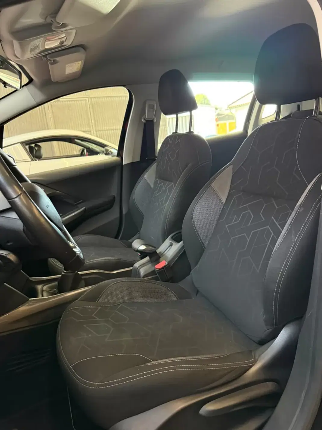 Peugeot 2008 2019 - 9900 EUR, 157000 km - 157000km - foto 7 de 8