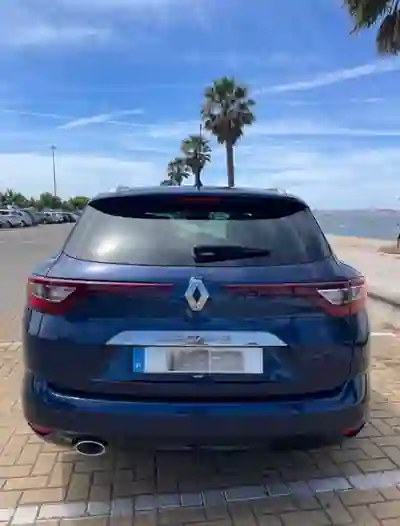 Renault Mégane Sport Tourer 2019 - 15950 EUR, 16000 km - AUTO.MOTO.pt - 16000km - foto 5 de 12
