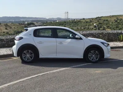 Peugeot e-208 2021 - 15250 EUR, 80560 km - AUTO.MOTO.pt - 80560km - foto 26 de 27