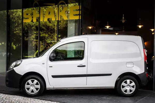 Renault Kangoo E-Tech Confort 2020 - 9990 EUR, 57785 km - AUTO.MOTO.pt - 57785km - foto 2 de 28