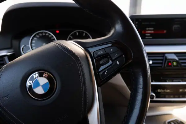 BMW 520 2017 - 24999 EUR, 188000 km - AUTO.MOTO.pt - 188000km - foto 19 de 26