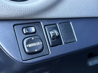 Toyota Yaris 2020 - 12990 EUR, 88000 km - AUTO.MOTO.pt - 88000km - foto 19 de 38