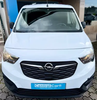 Opel COMBO 2023 - 15950 EUR, 82000 km - AUTO.MOTO.pt - 82000km - foto 4 de 24