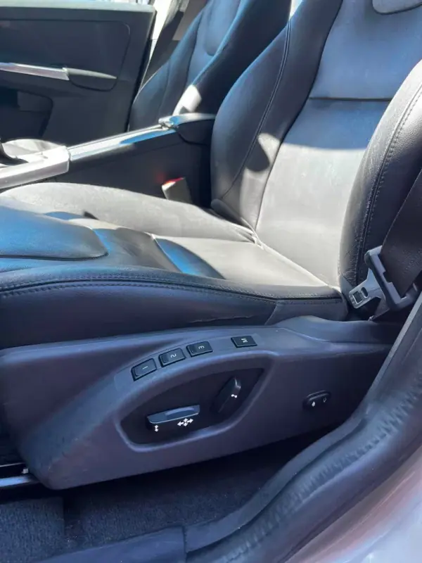 Volvo XC 60 2015 - 17900 EUR, 235971 km - 235971km - foto 6 de 23