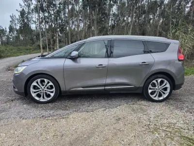 Renault Grand Scénic 2017 - 12750 EUR, 320000 km - AUTO.MOTO.pt - 320000km - foto 16 de 40