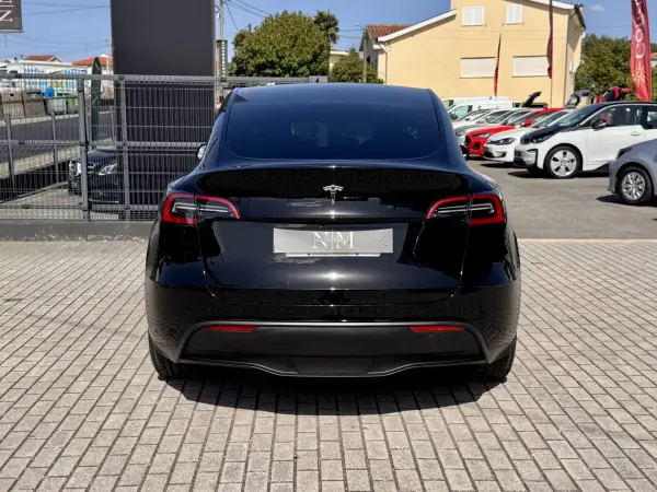 Tesla Model Y 2023 - 32990 EUR, 130000 km - 130000km - foto 4 de 18
