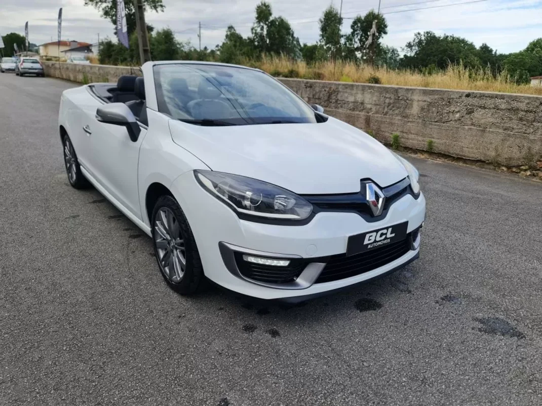 Renault Mégane Cabrio 2015 - 14990 EUR, 195000 km - AUTO.MOTO.pt - 195000km - foto 14 de 43