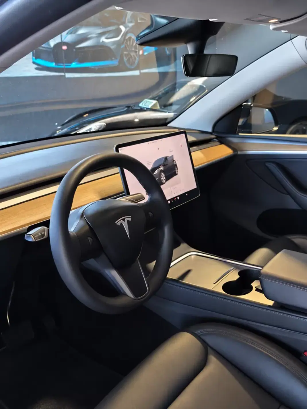 Tesla Model Y 2023 - 38490 EUR, 74953 km - 74953km - foto 6 de 25