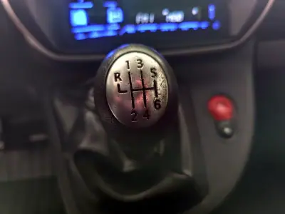 Renault Kangoo 1.5 Dci 3 Lug. Iva dedutivel 2021 - 12780 EUR, 157000 km - AUTO.MOTO.pt - 157000km - foto 9 de 19