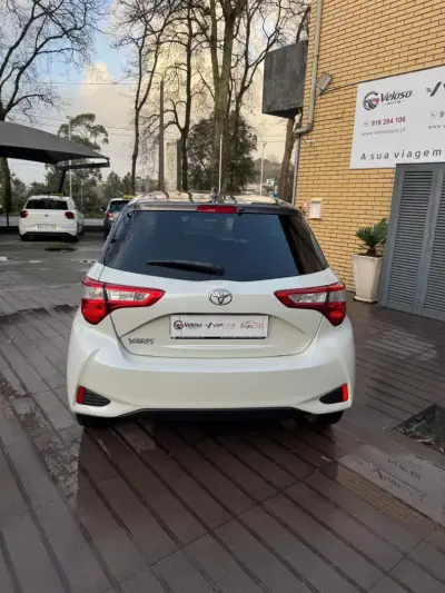 Toyota Yaris 2019 - 13490 EUR, 122240 km - AUTO.MOTO.pt - 122240km - foto 6 de 14