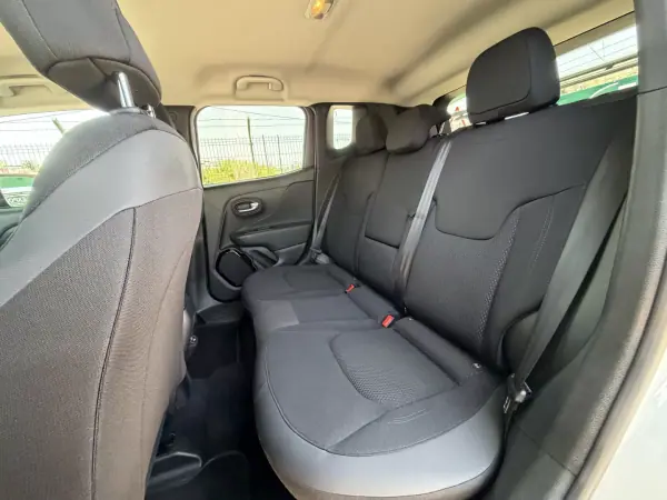 Jeep Renegade 2019 - 19800 EUR, 23341 km - AUTO.MOTO.pt - 23341km - foto 14 de 16