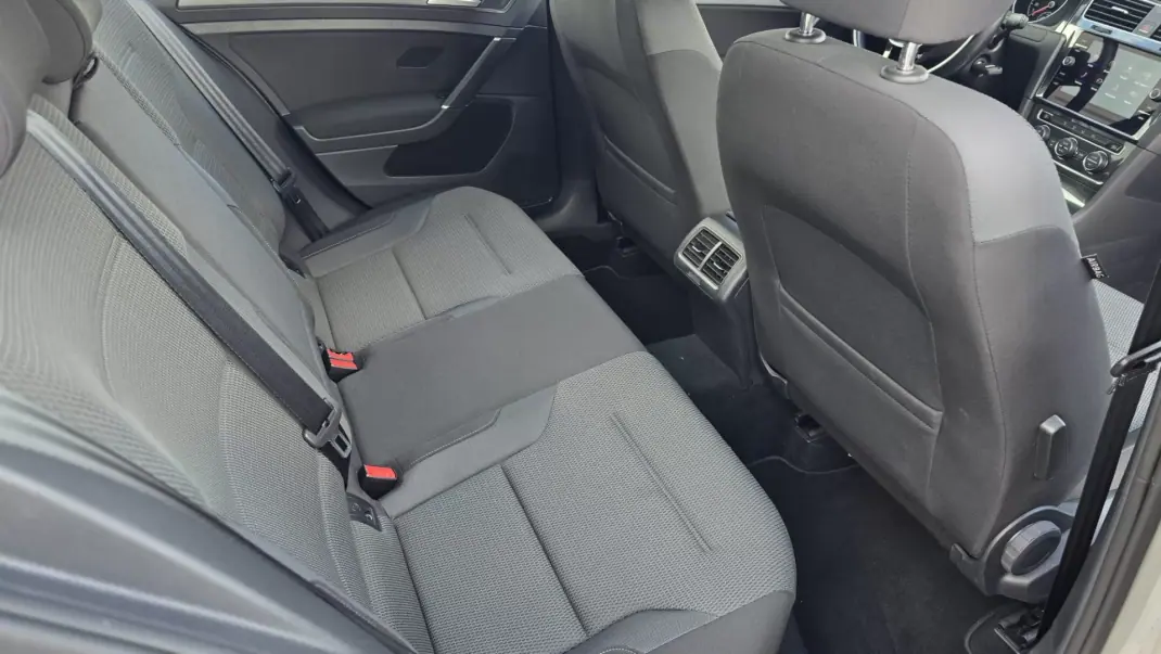 Volkswagen Golf Variant 2017 - 15450 EUR, 192145 km - AUTO.MOTO.pt - 192145km - foto 14 de 18