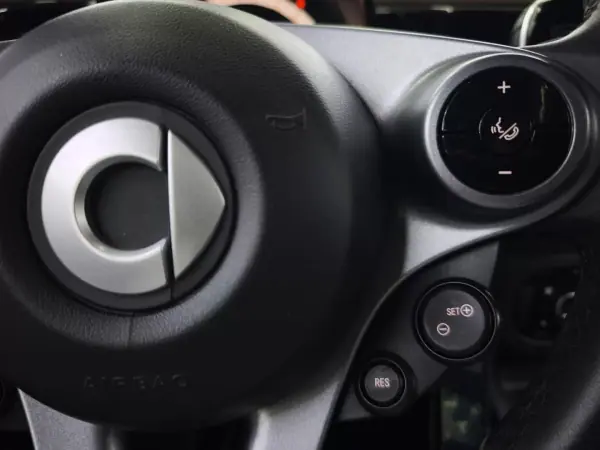 Smart ForTwo Coupé 2018 - 12450 EUR, 110509 km - AUTO.MOTO.pt - 110509km - foto 23 de 33