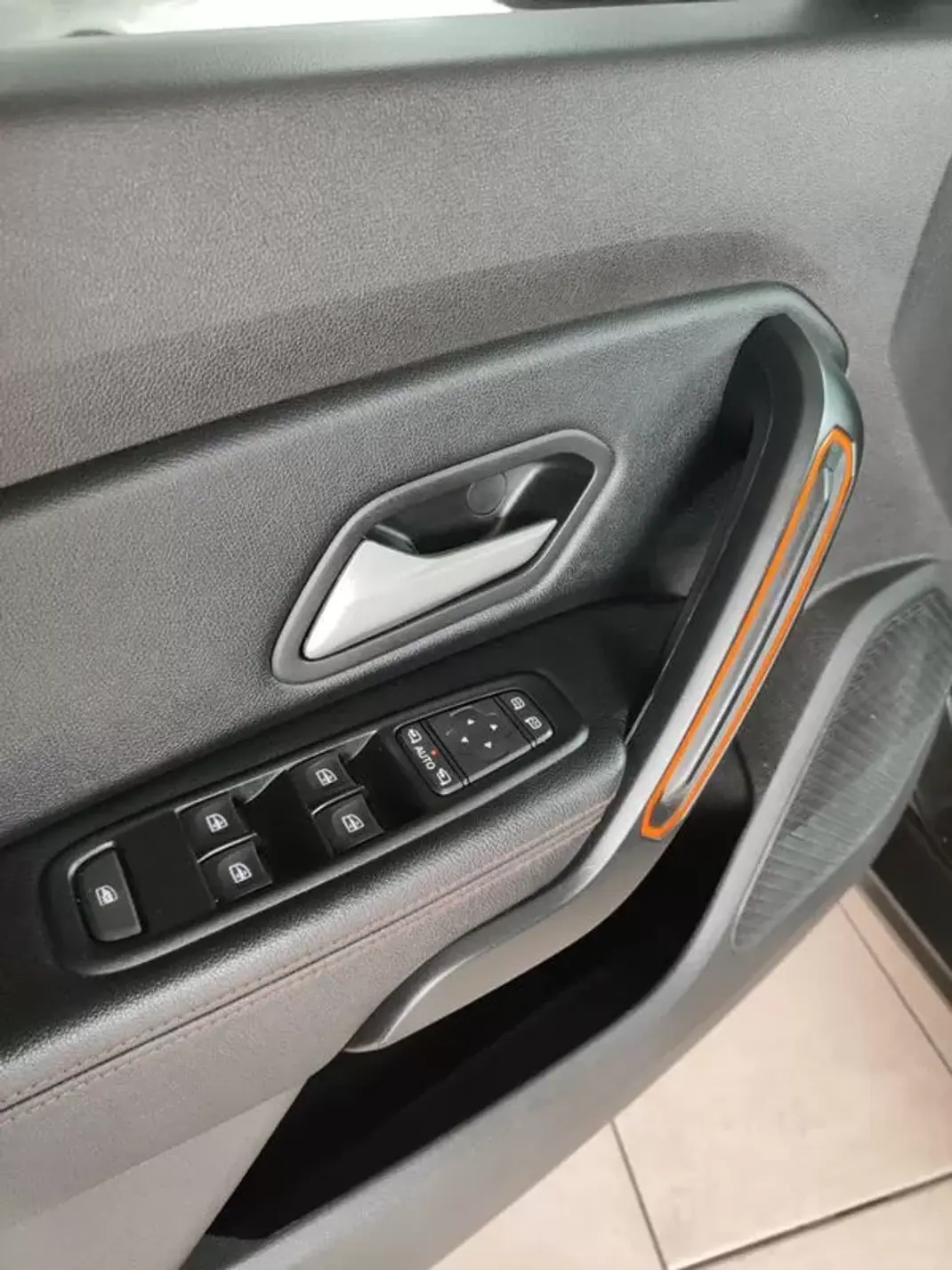 Dacia Duster 2023 - 16750 EUR, 65400 km - AUTO.MOTO.pt - 65400km - foto 22 de 35