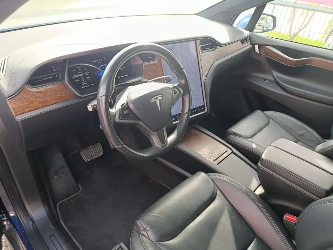 Tesla Model X 2020 - 45500 EUR, 85990 km - AUTO.MOTO.pt - 85990km - foto 5 de 38