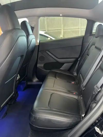 Tesla Model Y 2023 - 32900 EUR, 160000 km - 160000km - foto 9 de 9