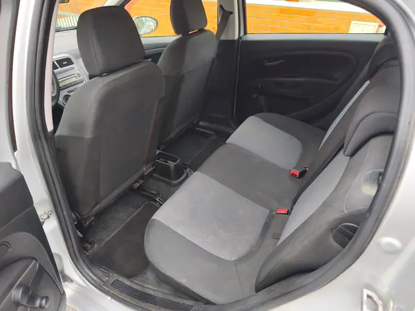 Fiat Grande Punto 2010 - 3950 EUR, 138000 km - AUTO.MOTO.pt - 138000km - foto 3 de 6