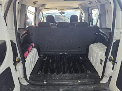 Fiat Fiorino 2011 - 5999 EUR, 189000 km - AUTO.MOTO.pt - 189000km - foto 8 de 8
