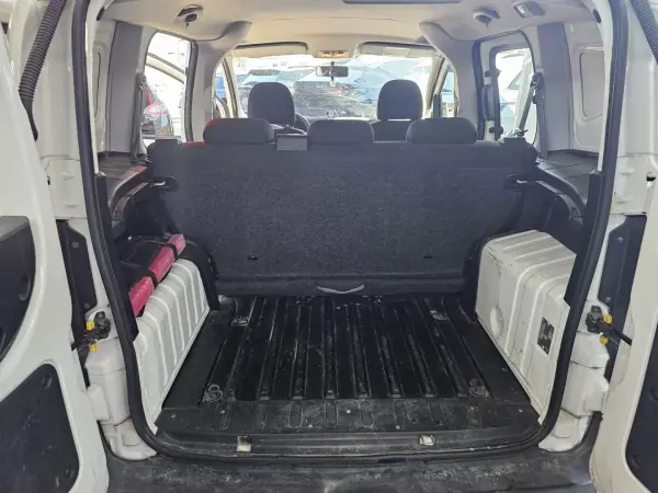 Fiat Fiorino 2011 - 5999 EUR, 189000 km - AUTO.MOTO.pt - 189000km - foto 8 de 8