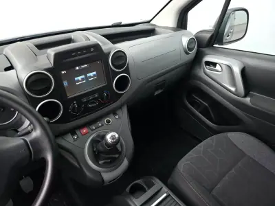 Peugeot Partner 2017 - 12490 EUR, 129000 km - AUTO.MOTO.pt - 129000km - foto 14 de 27