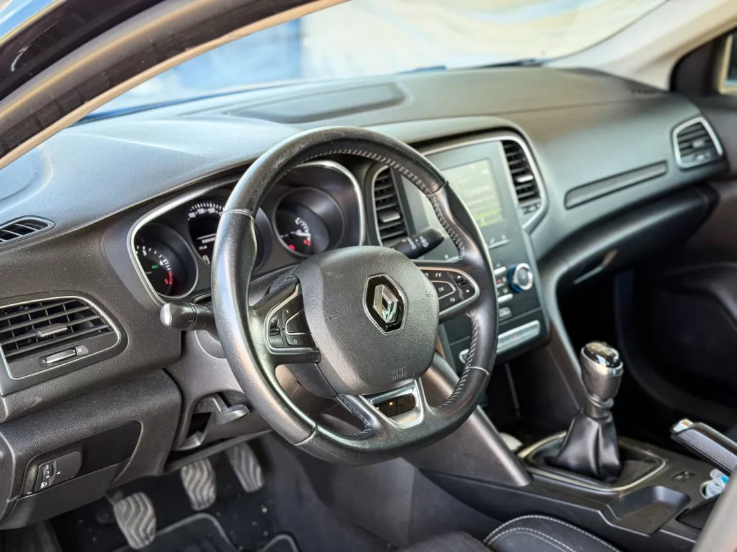 Renault Mégane 2019 - 12590 EUR, 170000 km - 170000km - foto 5 de 12