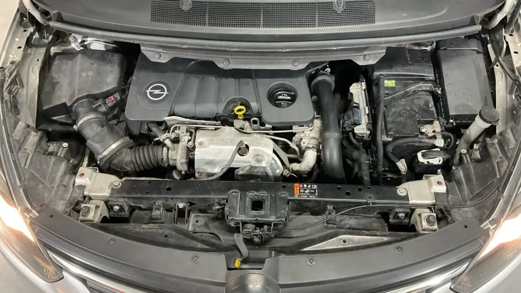 Opel Zafira 2019 - 9999 EUR, 270000 km - AUTO.MOTO.pt - 270000km - foto 13 de 15