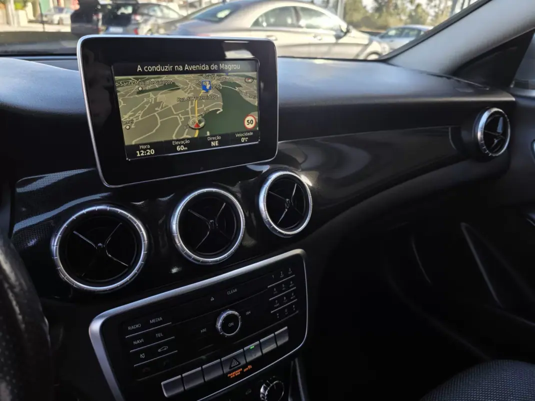 Mercedes-Benz CLA 180 2016 - 16990 EUR, 169000 km - AUTO.MOTO.pt - 169000km - foto 33 de 34