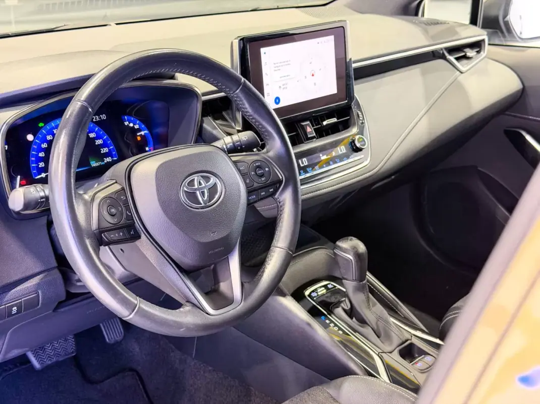 Toyota Corolla Touring Sports 2022 - 20950 EUR, 145000 km - 145000km - foto 15 de 35