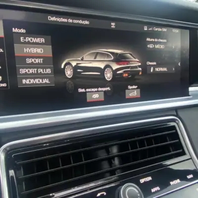 Porsche Panamera Sport Turismo 2019 - 69990 EUR, 210000 km - AUTO.MOTO.pt - 210000km - foto 42 de 50