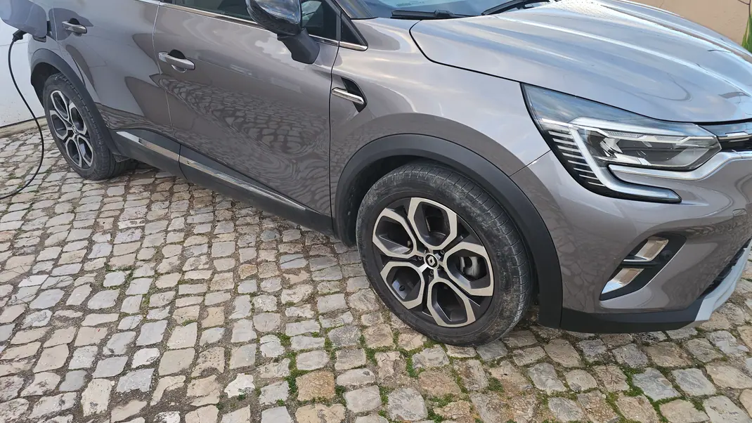 Renault Captur 2022 - 25000 EUR, 67500 km - AUTO.MOTO.pt - 67500km - foto 6 de 9